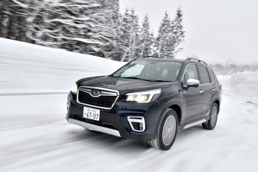 フォレスターで雪道をノーマルタイヤ走行？危険性と必須対策を徹底解説！