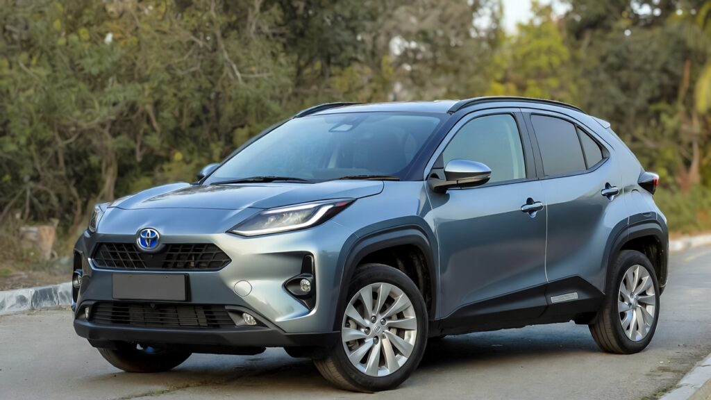 ヤリス クロス グレイッシュ ブルー