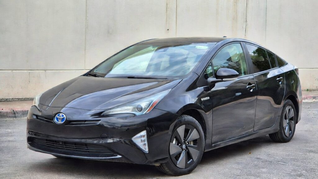 プリウス 新型 中古 値段