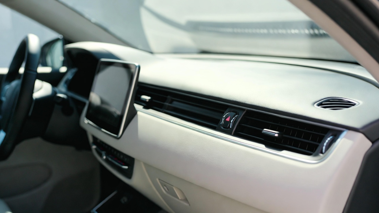 エアコン が 臭い 車