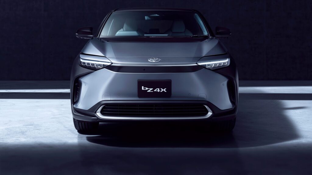 トヨタ bZ4X 前年比6600%超え 販売好調 EV SUV ランキング28位