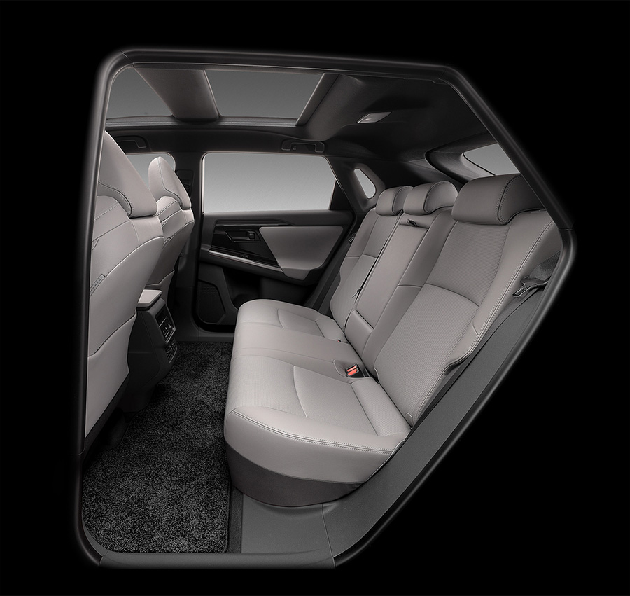 Bz4x ツーリング 何人 乗り