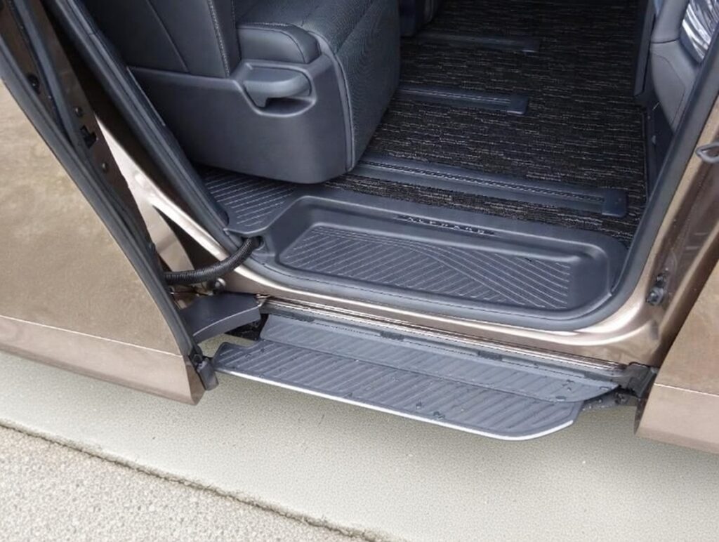 アルファード 40系 ユニバーサルステップ すね打つ 後悔