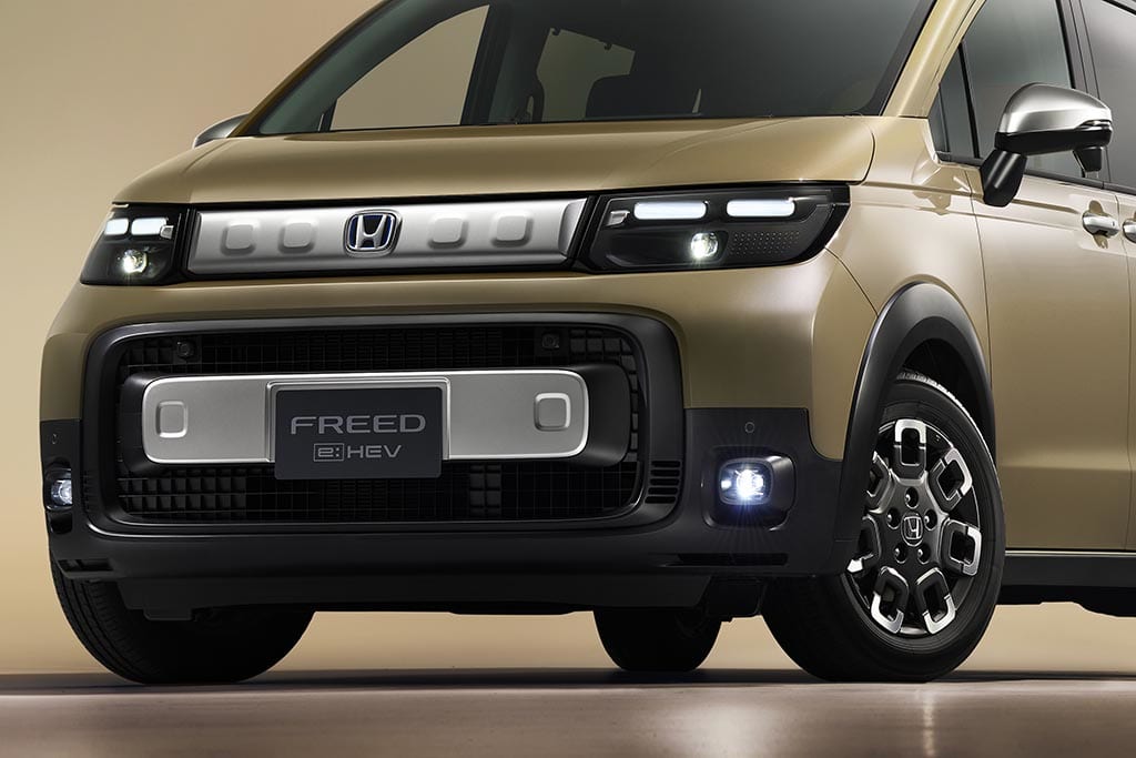 フリード クロスター 4WD 地上高 比較