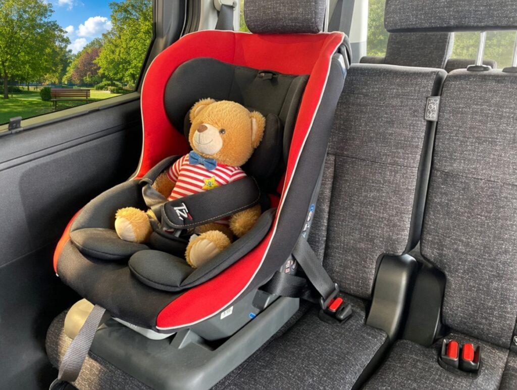 シエンタ チャイルドシート 3台 同時